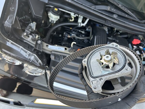 タイミングベルト類交換完了。の画像